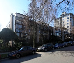 The Somerset in Vancouver, BC - Building Photo