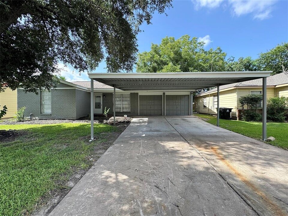 4122 Dacca Dr in Houston, TX - Building Photo
