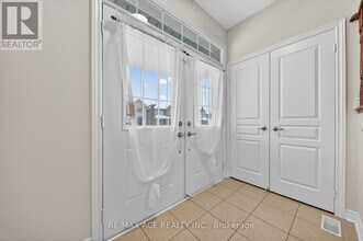 26 Newhouse Blvd in Caledon, ON - Building Photo - Building Photo