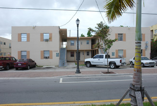 3355 Grand Ave in Miami, FL - Foto de edificio - Building Photo