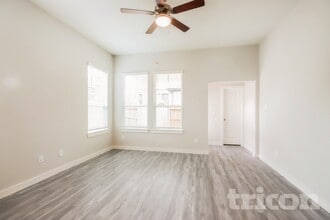 9835 Willow Creek Commerce Dr in Tomball, TX - Building Photo - Building Photo