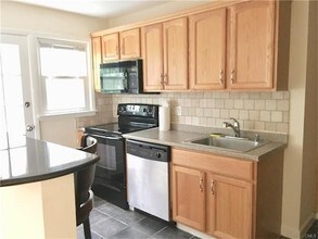 167 Heritage Hill Rd in New Canaan, CT - Building Photo - Building Photo