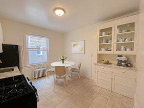 704 Farmington Ave in West Hartford, CT - Building Photo - Building Photo