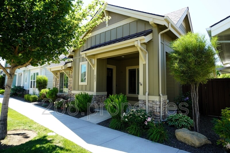 407 W Pavilion Ln in Meridian, ID - Foto de edificio
