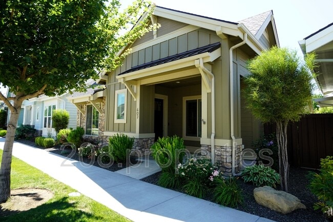 property at 407 W Pavilion Ln