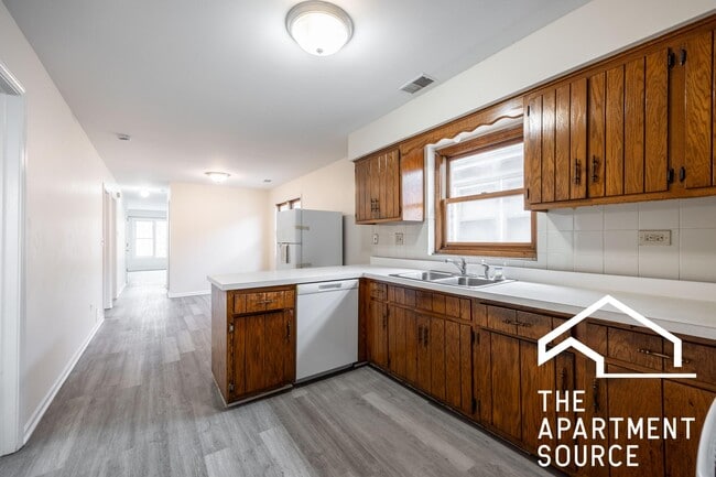 6323 W Fullerton Ave, Unit 3 in Chicago, IL - Building Photo - Building Photo