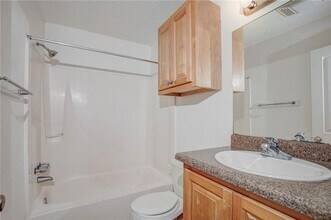 44 Carriage Ln in Destrehan, LA - Foto de edificio - Building Photo