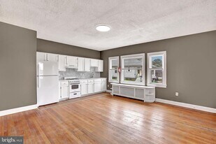 44 Dover Ave in Ewing Township, NJ - Building Photo