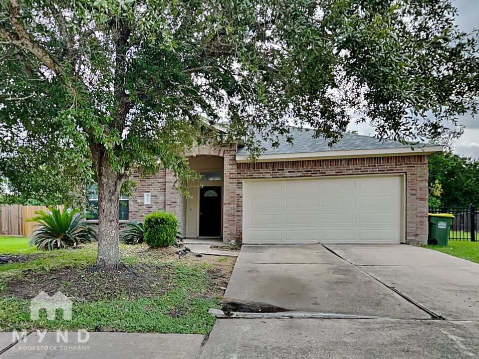 3202 Black Ln in Pearland, TX - Building Photo