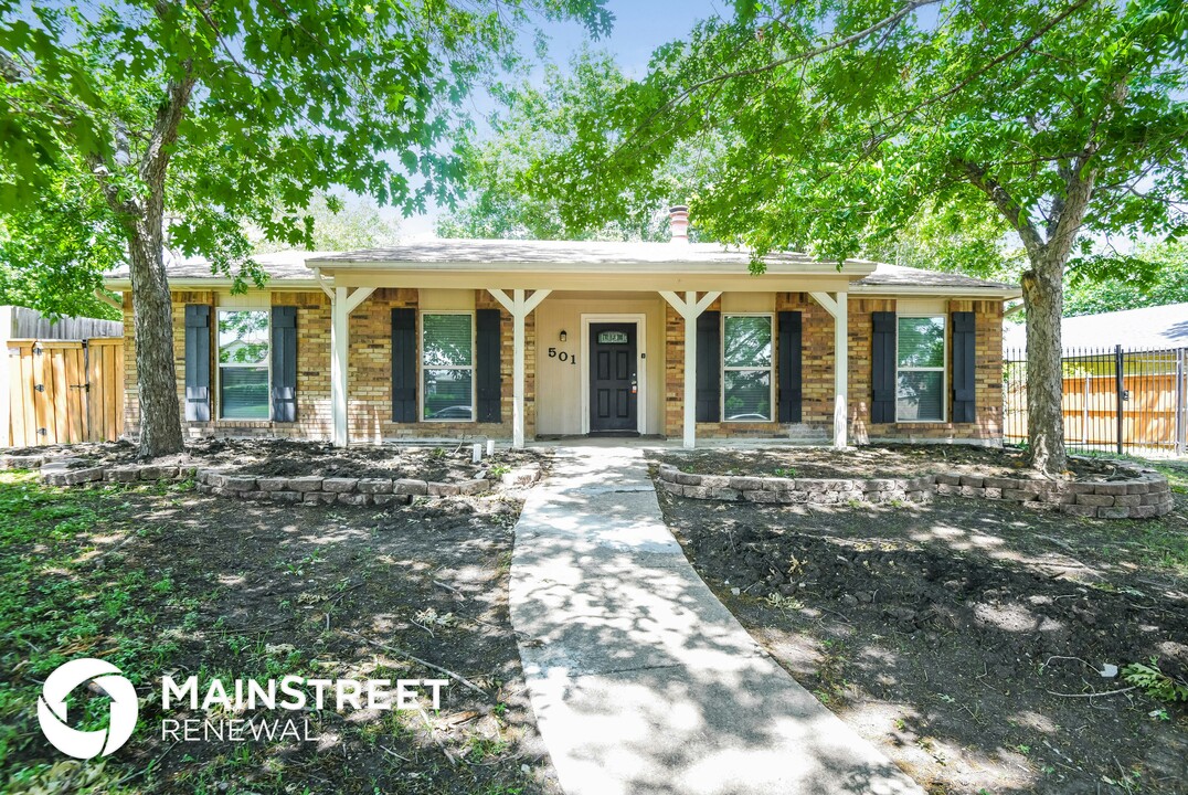 501 Via Altos in Mesquite, TX - Building Photo