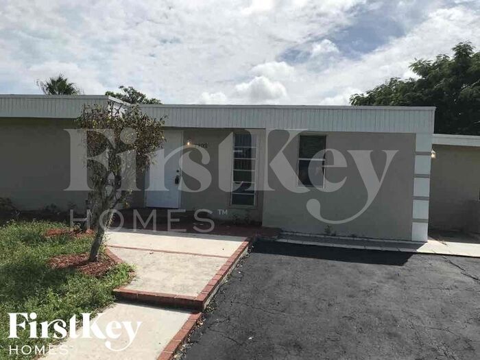 7902 NW 72nd Ave, Unit 5A in Tamarac, FL - Foto de edificio