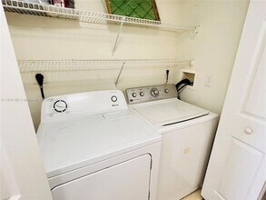 711 SW 111th Way, Unit 3047 in Pembroke Pines, FL - Foto de edificio - Building Photo