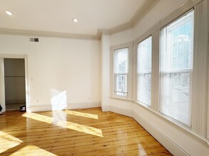 208 Lexington St, Unit 1 in Boston, MA - Building Photo - Building Photo