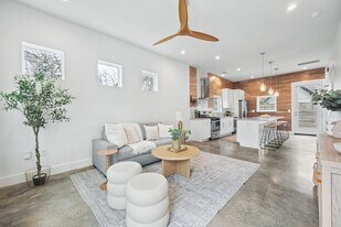 1218 Eleanor St in Austin, TX - Building Photo