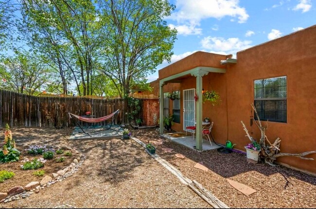 1715 Siri Dharma Ct, Unit C in Santa Fe, NM - Building Photo - Building Photo