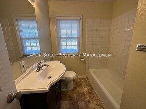 928 19th St in West Des Moines, IA - Building Photo - Building Photo