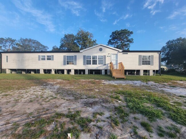 4541 Deer Run Rd in St. Cloud, FL - Foto de edificio - Building Photo
