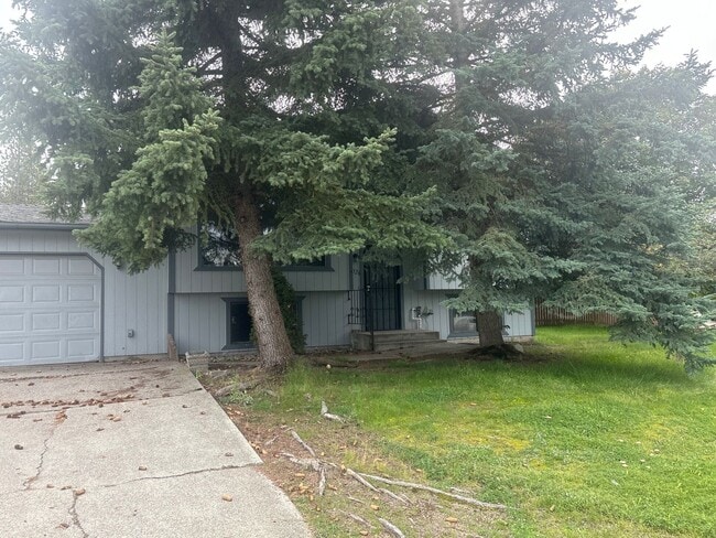 3326 E Pineglen Ave in Mead, WA - Building Photo - Building Photo