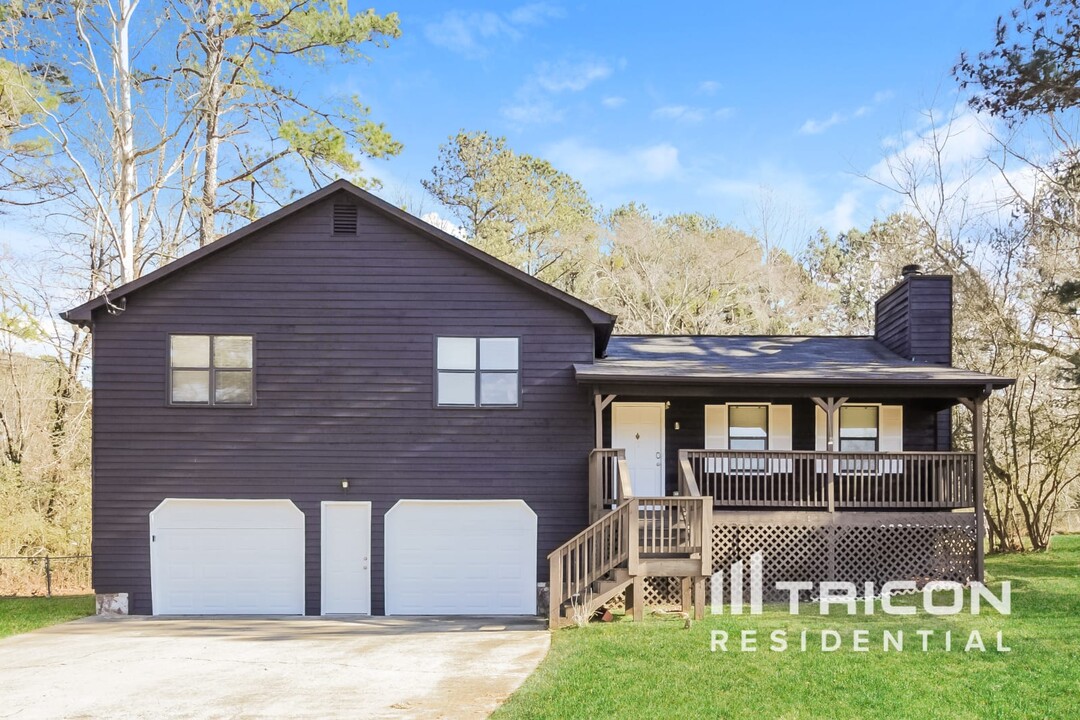 17 Paces Meadows Dr in Dallas, GA - Building Photo