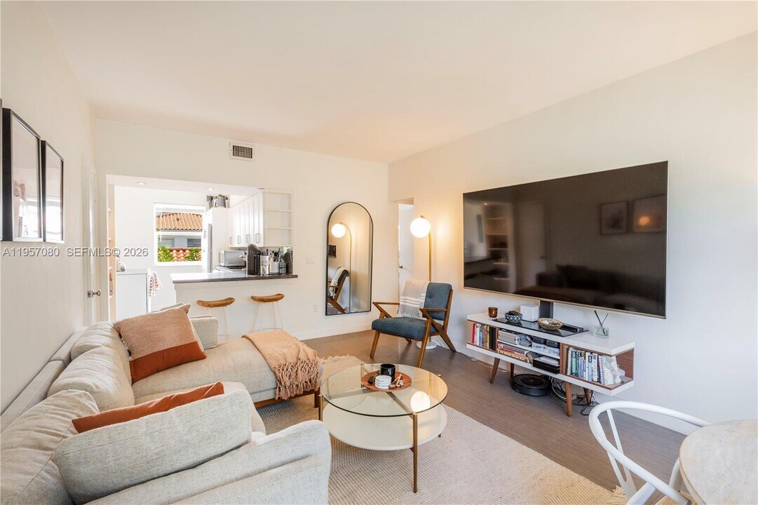 728 Lenox Ave. in Miami Beach, FL - Building Photo