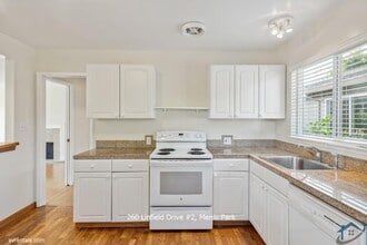 260 Linfield Dr in Menlo Park, CA - Building Photo - Building Photo