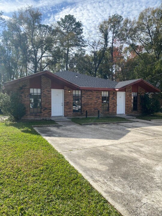 137 Clinton Ct in Hammond, LA - Foto de edificio