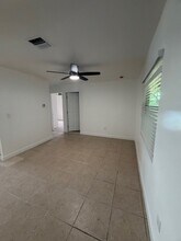 701 N E St, Unit East in Lake Worth Beach, FL - Building Photo - Building Photo
