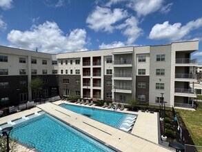 Cantarra in Manor, TX - Foto de edificio - Building Photo