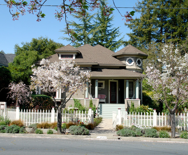 423 Matheson St in Healdsburg, CA - Building Photo - Building Photo