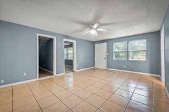 304 Bernard Rd, Unit 2 in Jacksonville, FL - Foto de edificio - Building Photo