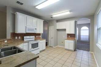 12661 Oakwood Cir in Euless, TX - Building Photo - Building Photo