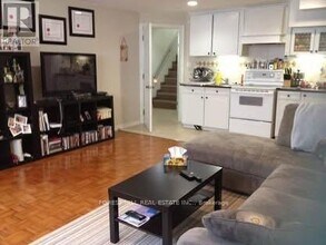 17 Blue Forest Dr in Toronto, ON - Building Photo - Building Photo