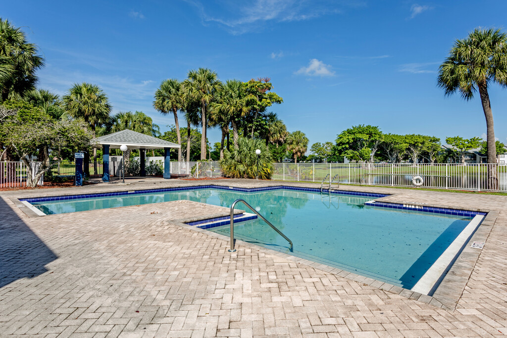 Clipper Cove Apartments in Boynton Beach, FL