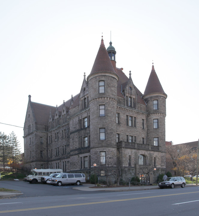 Finch Towers in Scranton, PA - Building Photo