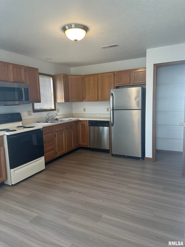 3130 Cascade Dr in Springfield, IL - Building Photo - Building Photo