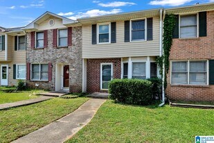 2555 Hampstead Dr in Birmingham, AL - Building Photo