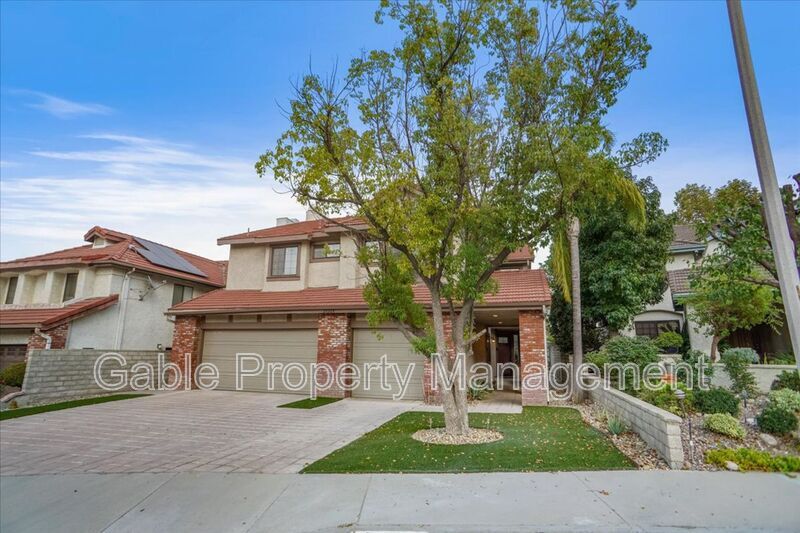 25308 Joyce Pl in Stevenson Ranch, CA - Foto de edificio