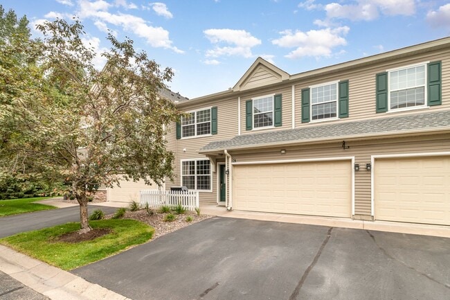 12110 Vermillion St NE in Blaine, MN - Building Photo - Building Photo