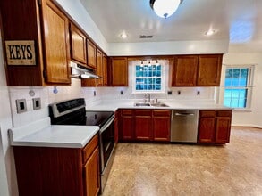 312 Tarneywood Dr in Chesapeake, VA - Building Photo - Building Photo