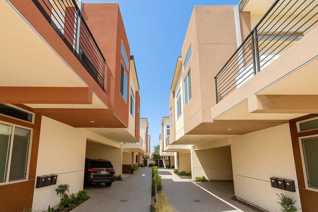2207 Rockefeller Ln in Redondo Beach, CA - Building Photo - Building Photo