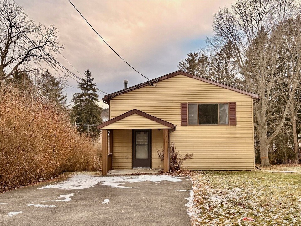 1613 Newell Rd in Endicott, NY - Building Photo