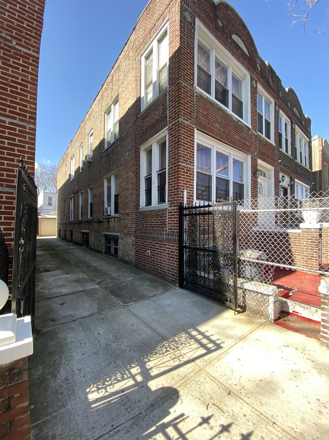 324 Legion St in Brooklyn, NY - Building Photo - Building Photo