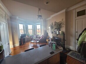 1142 Saint Gregory St, Unit 4 in Cincinnati, OH - Building Photo - Building Photo