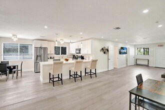 1018 Adams St in Hollywood, FL - Building Photo - Building Photo