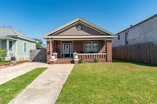4508 Avenue O 1/2 in Galveston, TX - Building Photo