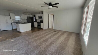 405 Battlebell Rd in Highlands, TX - Building Photo - Building Photo