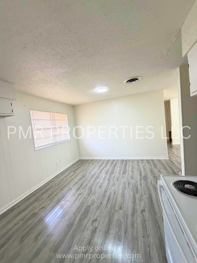 4303 NW Hoover Ave in Lawton, OK - Building Photo - Building Photo