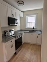 14 Porter St, Unit 1F in Salem, MA - Building Photo - Building Photo