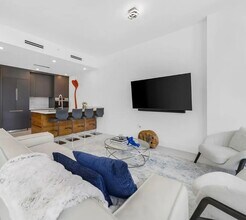 200 Biscayne Boulevard Way, Unit 1406 in Miami, FL - Building Photo - Building Photo
