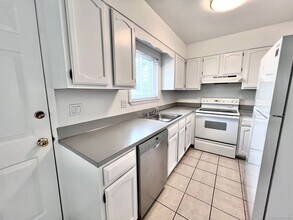 61 Grove St in Stamford, CT - Building Photo - Building Photo